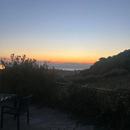 Enjoy The Stunning Views In Muzazzi, Our Riviera بيت للعطل
